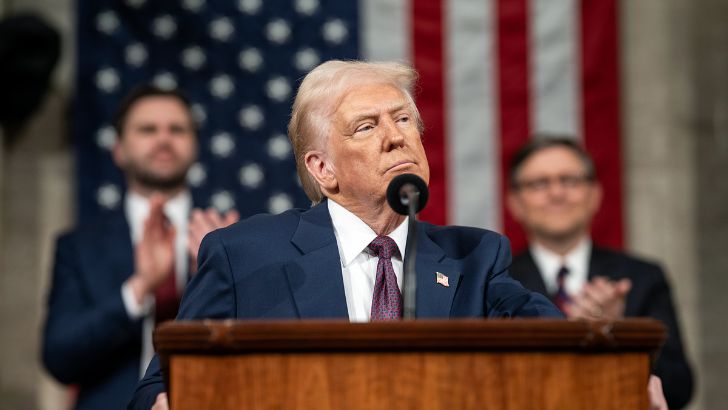 https://www.salarnews.in/public/uploads/images/newsimages/maannewsimage30082025_144939_Trump tariffs.jpg